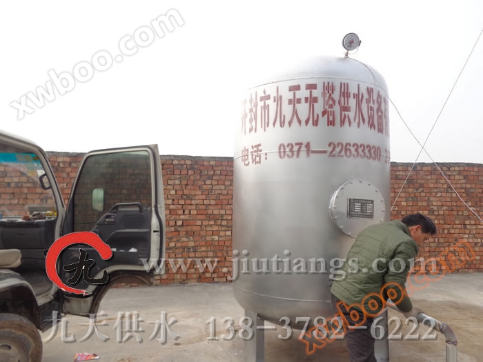 Équipement d'alimentation en eau vertical entièrement automatique sans tour