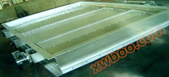 Single axis single stop panel door